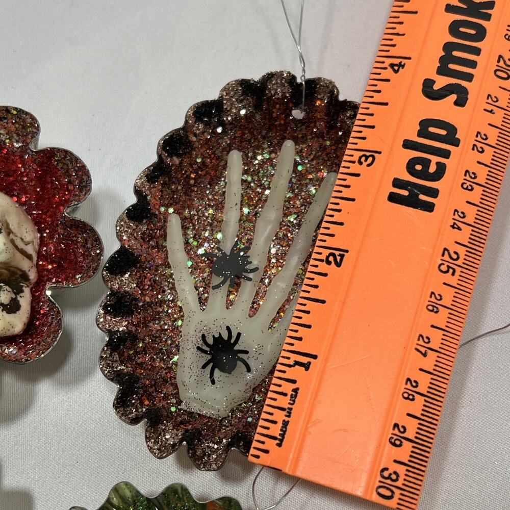 Vintage Tart Tin Dioramas Set of 4 Halloween Ornaments Eye Skull Bat Boo Hand - Picture 8 of 11